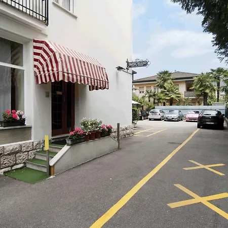 Rialto Hotel *