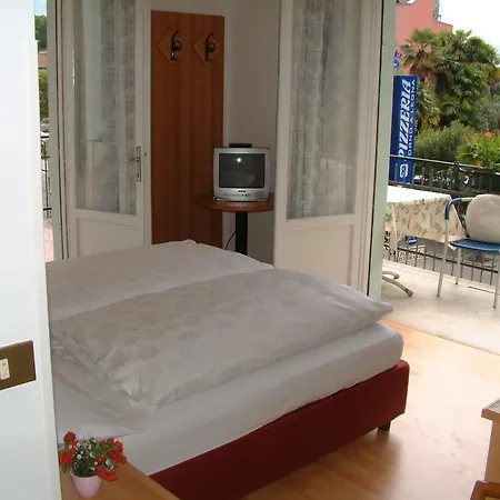 Rialto Hotel *